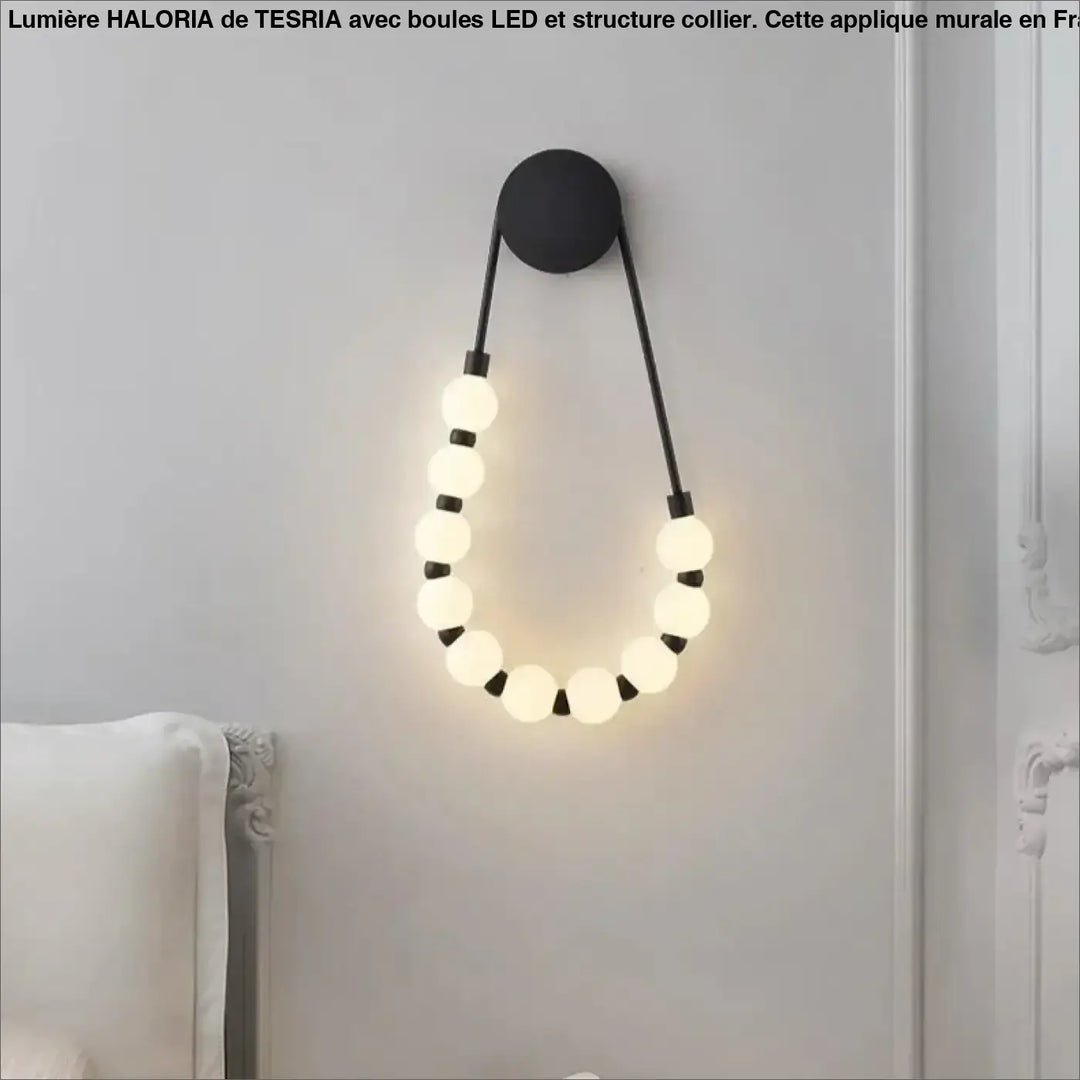 Appique murale noire avec base circulaire et boules led en verre dépoli pour un éclairage décoratif haloria