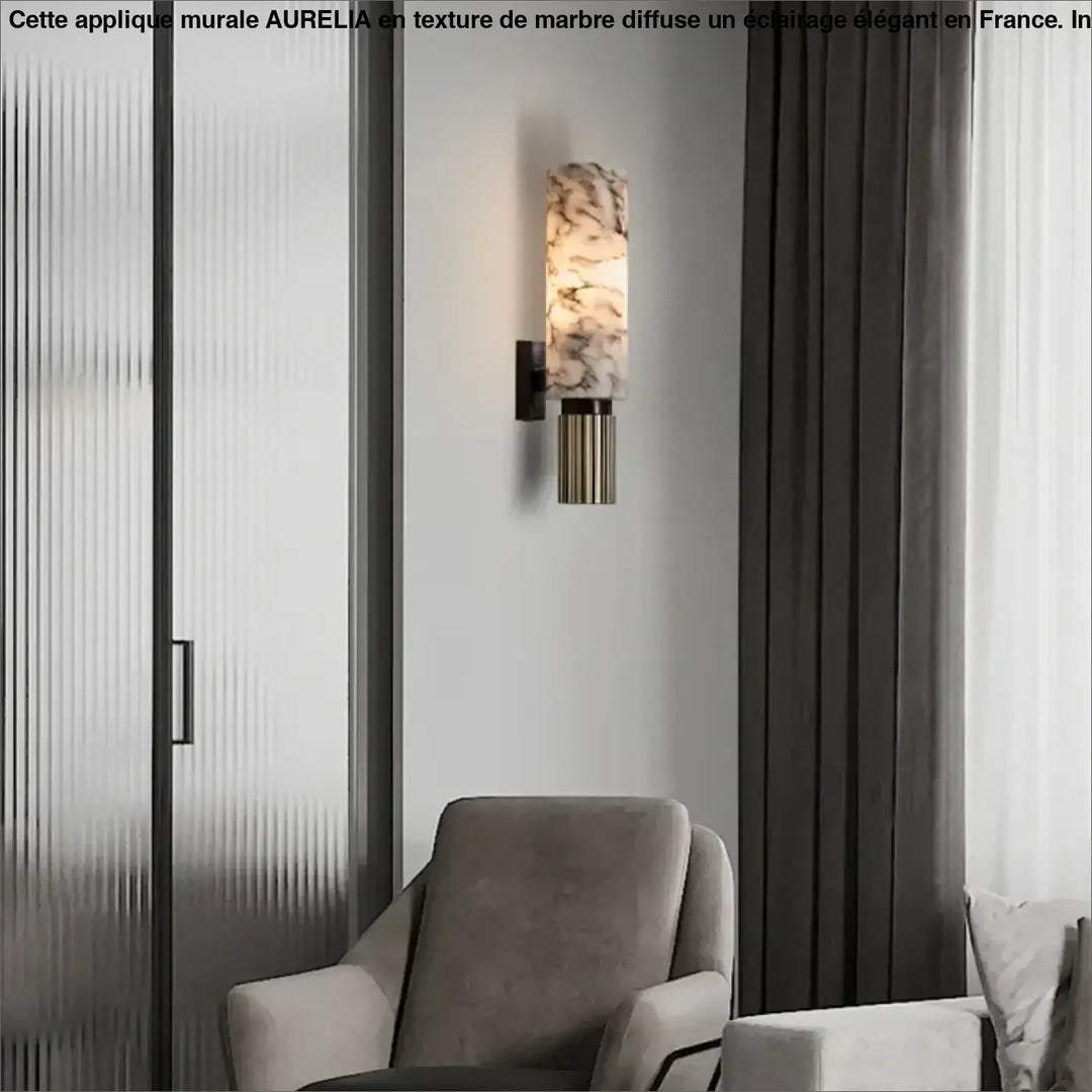 Applique murale aurelia avec abat-jour cylindrique en marbre et accents en laiton idéale long d’un couloir ou autour d’un miroir