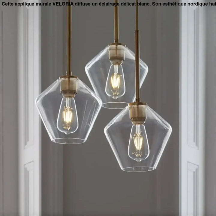 Suspension luminaire glazia avec verre transparent et métal doré en verre géométrique et ampoules à filament visible