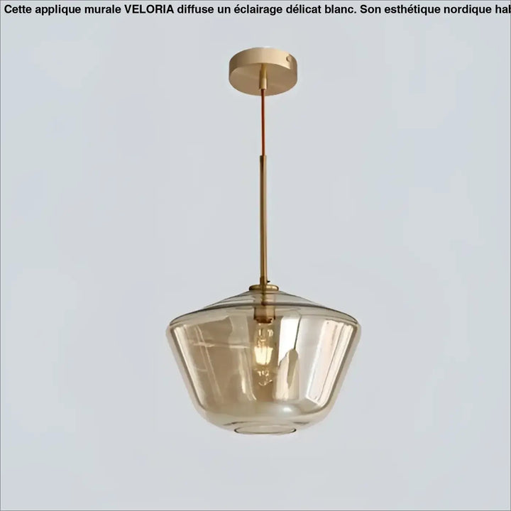 Suspension luminaire glazia avec cadre en métal doré et abat-jour en verre transparent ambré large
