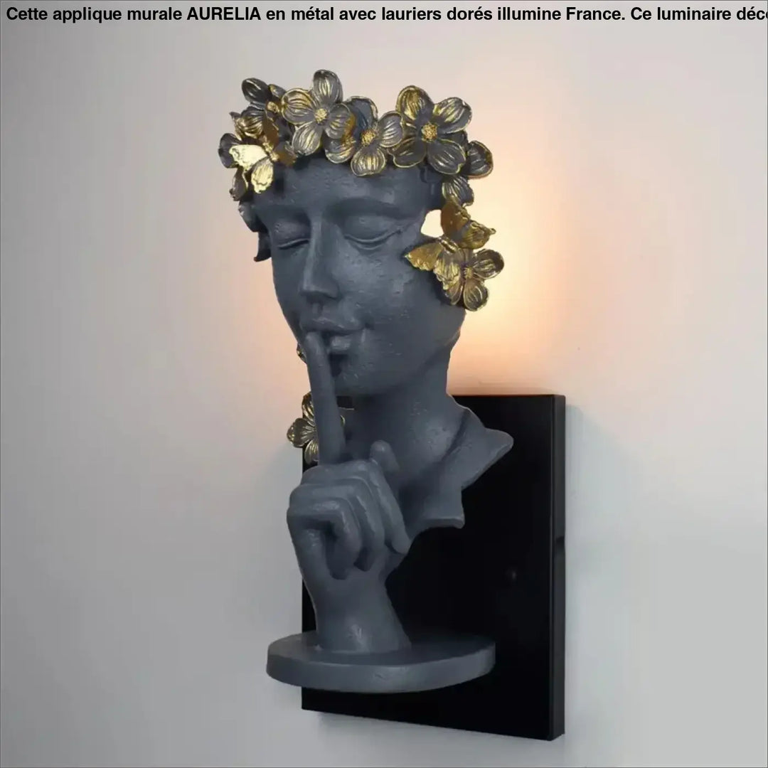 Applique Murale À Visage Avec Couronne De Lauriers Dorés En Méta