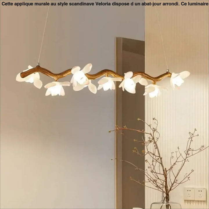 Suspension luminaire jemah avec lampes suspendues en forme de fleurs blanches délicates sur base en bois chaleureux