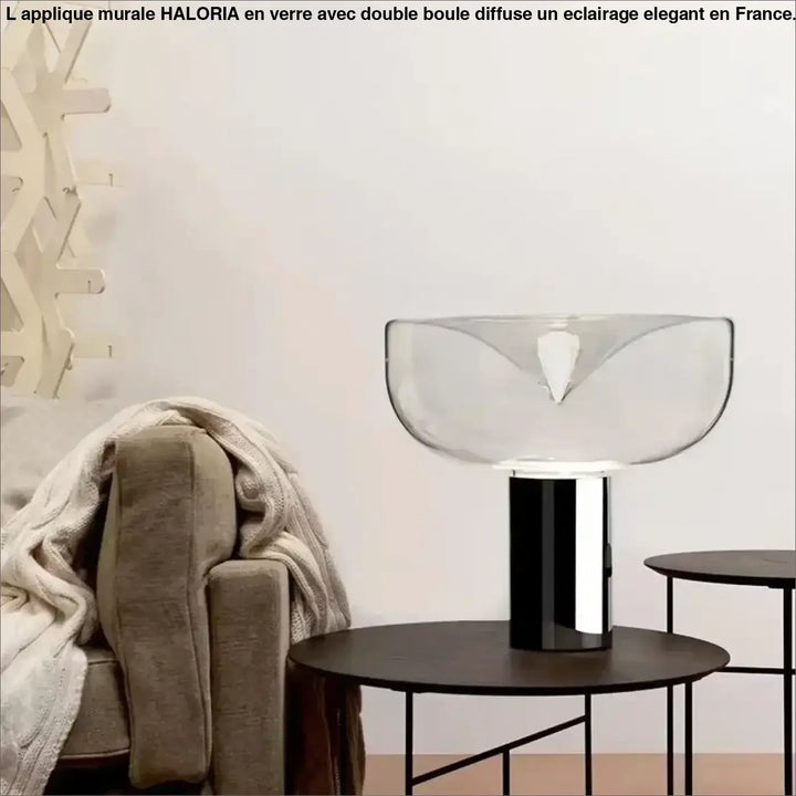 Lampe de table gloss avec abat-jour en verre fumé transparent et base cylindrique noire pour décoration intérieure design sculptural