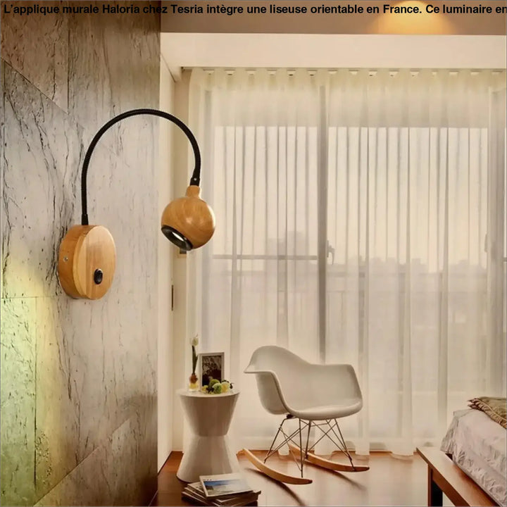 Applique murale haloria en bois courbé avec bras flexible noir et lumière chaude idéale long d’un couloir ou autour d’un miroir