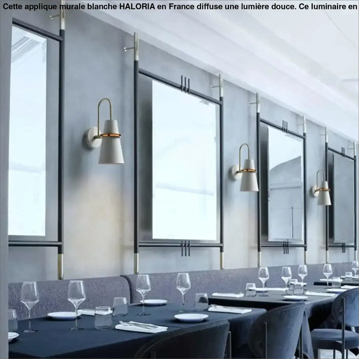 Applique murale blanche chambre haloria avec abat-jour conique mat blanc et accents en laiton moderne
