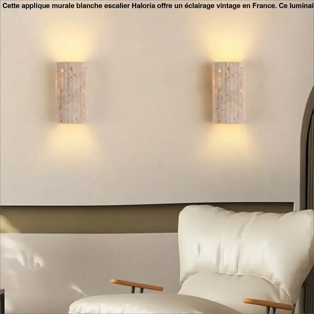 Applique murale beige avec une texture de pierre

