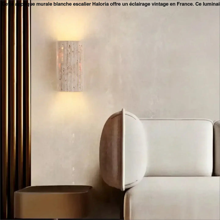 Applique murale beige avec une texture de pierre


