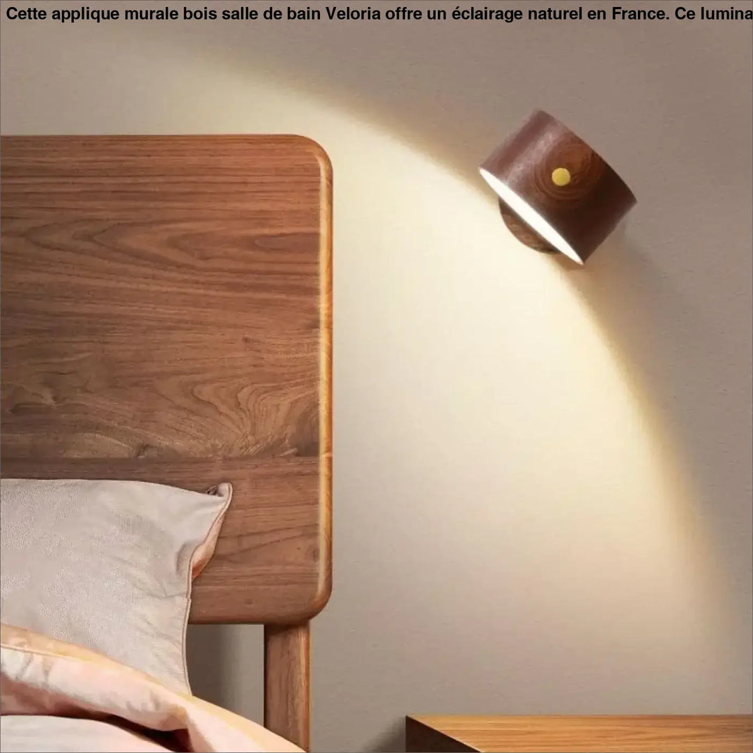 Applique murale bois warm-toned avec design circulaire cylindrique et petit accent jaune parfaite pour salle de bain veloria