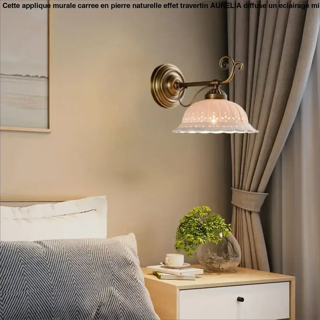 Applique murale vintage en verre crème et métal bronze