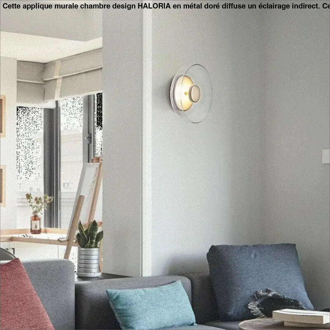 Applique murale chambre design haloria avec disque en verre clair et cadre métallique diffusant une lumière chaude
