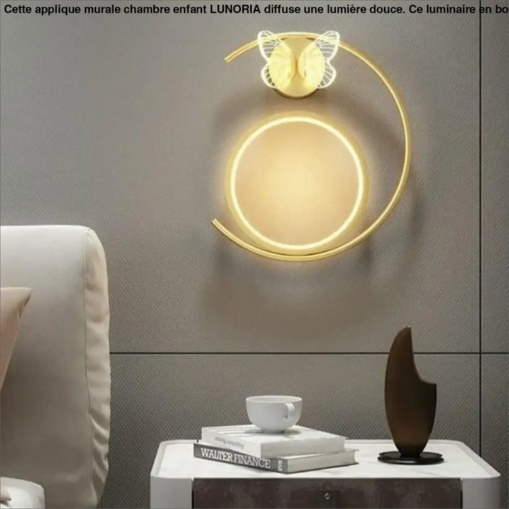 Applique murale chambre lune or avec papillon délicat en métal émettant une lumière chaude et agréable pour murale chambre