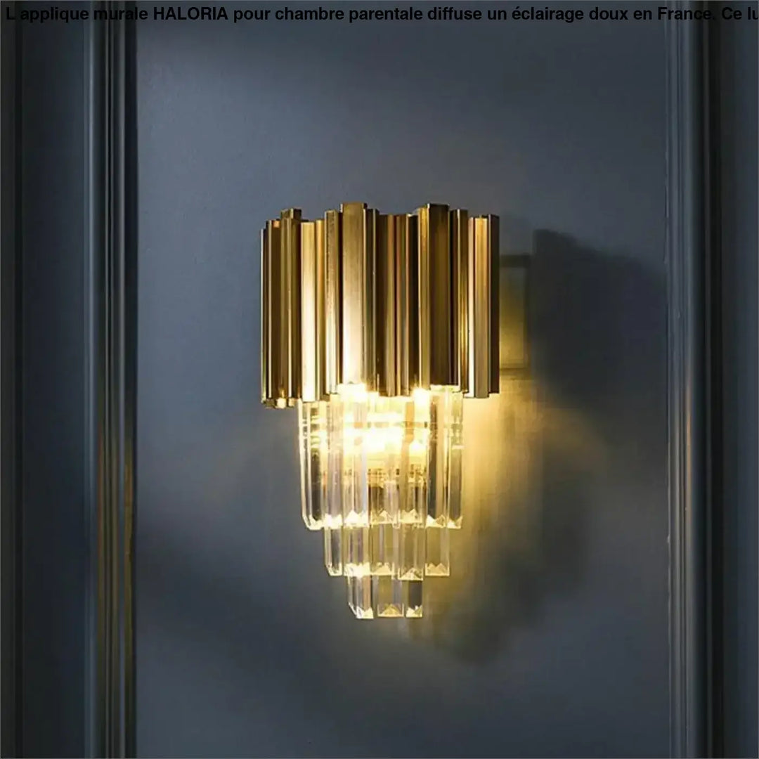 Applique murale chambre en laiton doré avec barres verticales et prismes en cristal clair cascade pour murale chambre