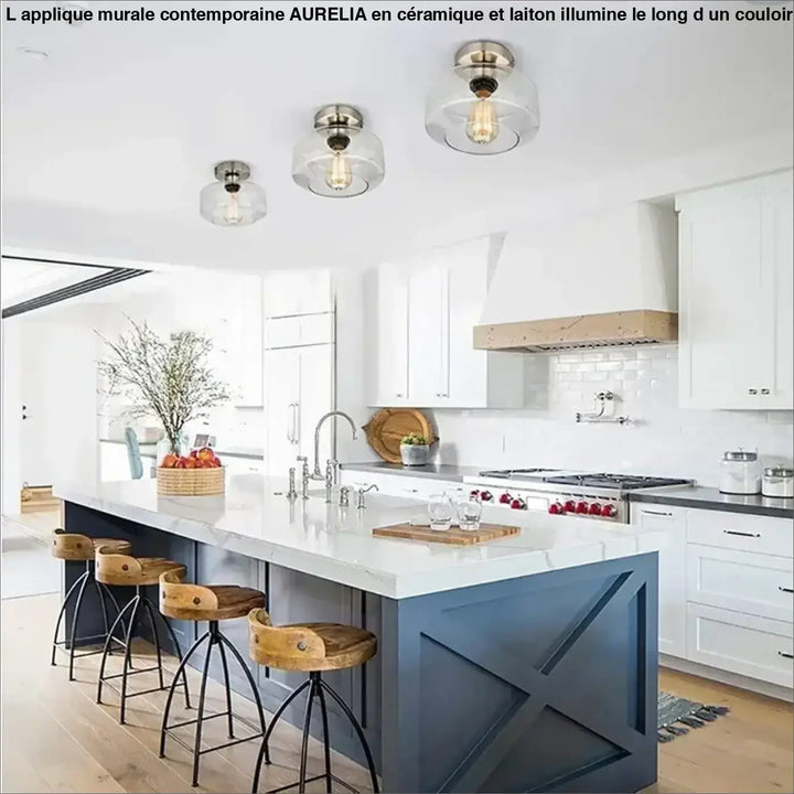 Trois luminaires plafonniers alto en globe de verre moderne avec armatures en nickel brossé suspendus au plafond