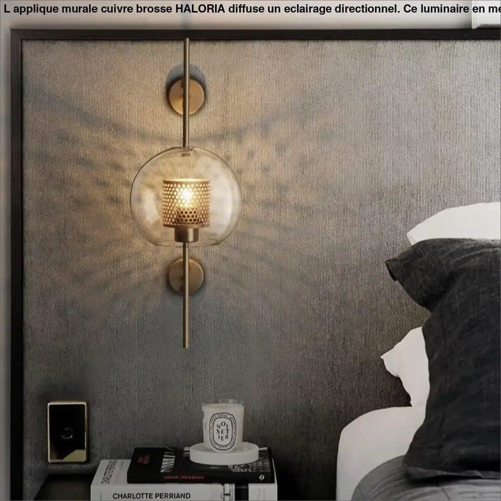 Applique murale cuivre brosse haloria avec globe en verre sphérique et intérieur en maille détaillée en laiton moderne