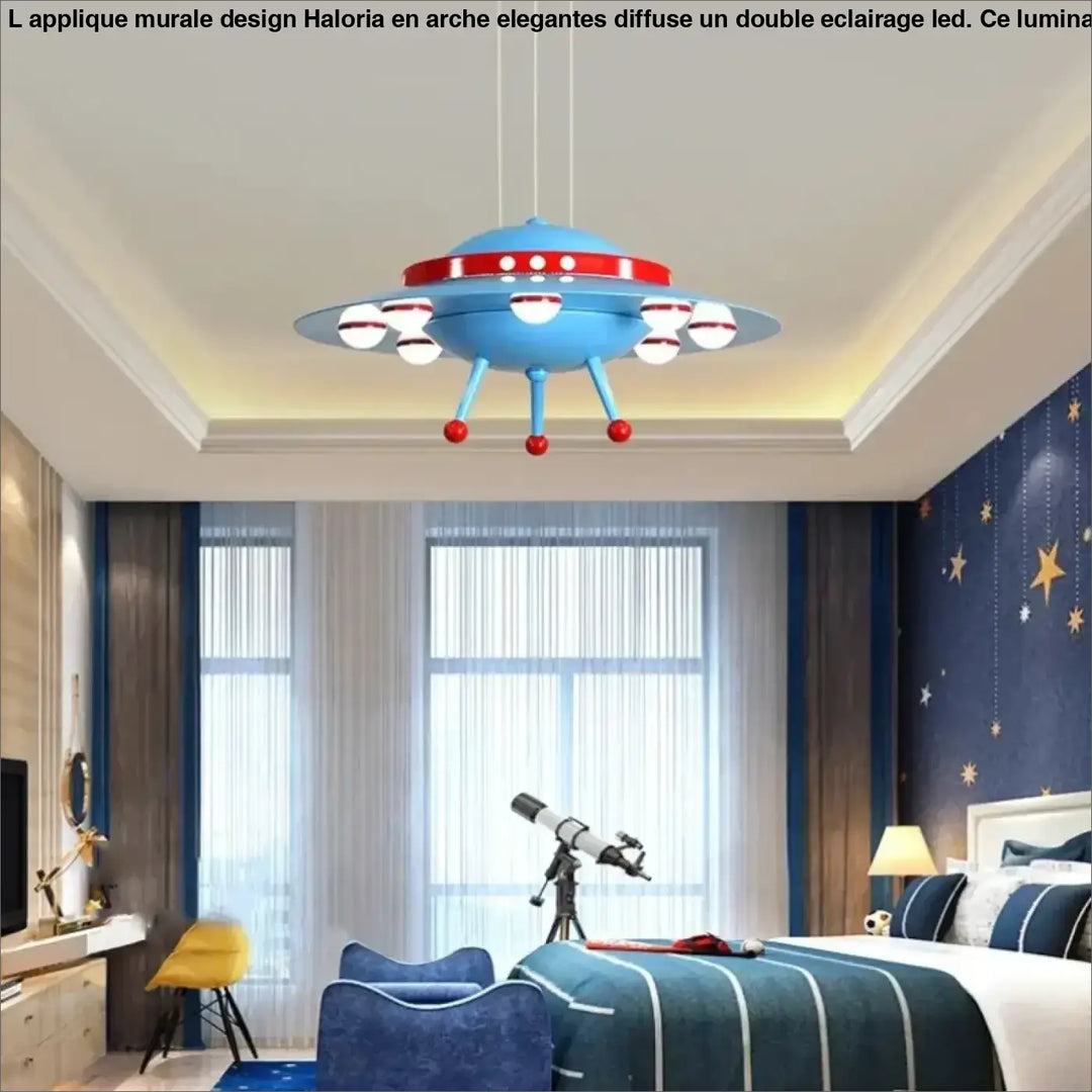 Suspension luminaire cosmolux bleu en forme de soucoupe volante avec accents rouges et lumières blanches circulaires