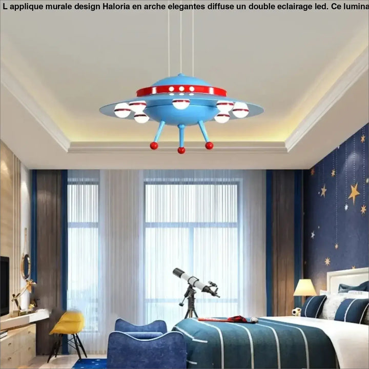 Suspension luminaire cosmolux bleu en forme de soucoupe volante avec accents rouges et lumières blanches circulaires