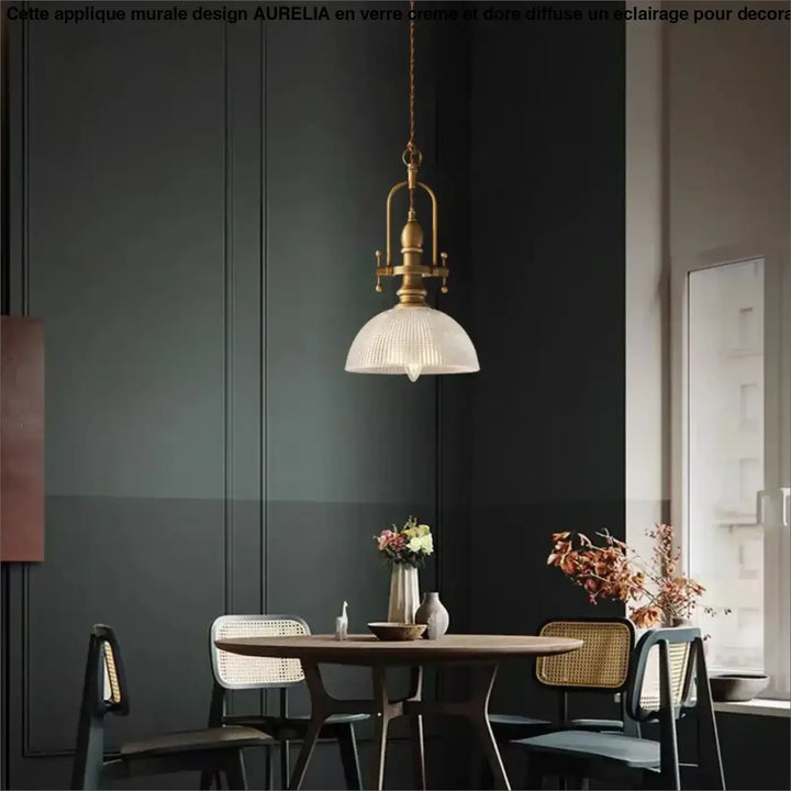Suspension luminaire vintage en laiton doré et verre strié raffiné