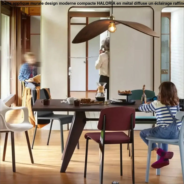 Suspension luminaire moderne en bois forme aile élégante
