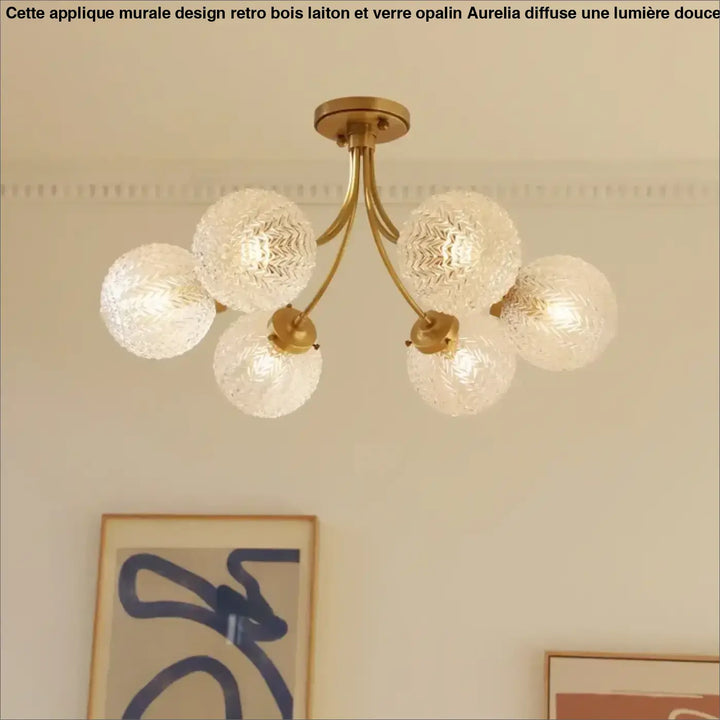 Suspension luminaire dorée avec globes en verre élégante