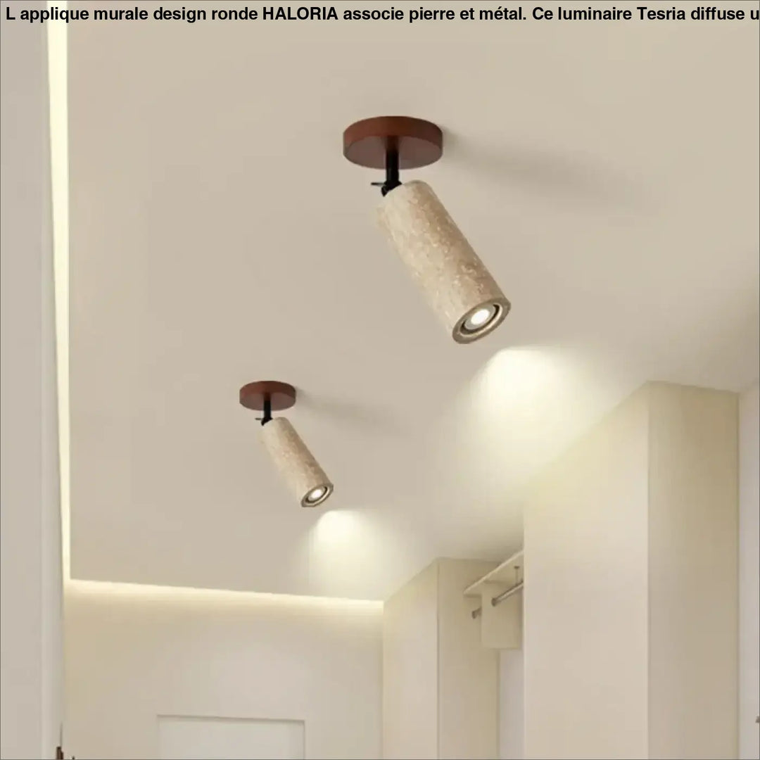 Plafonnier spot orientable en travertin jaune et bois chic