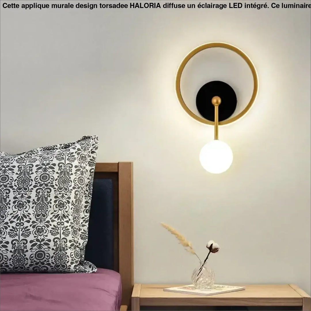 Applique murale haloria design rond doré avec centre noir et ampoule sphérique blanche pour décoration murale