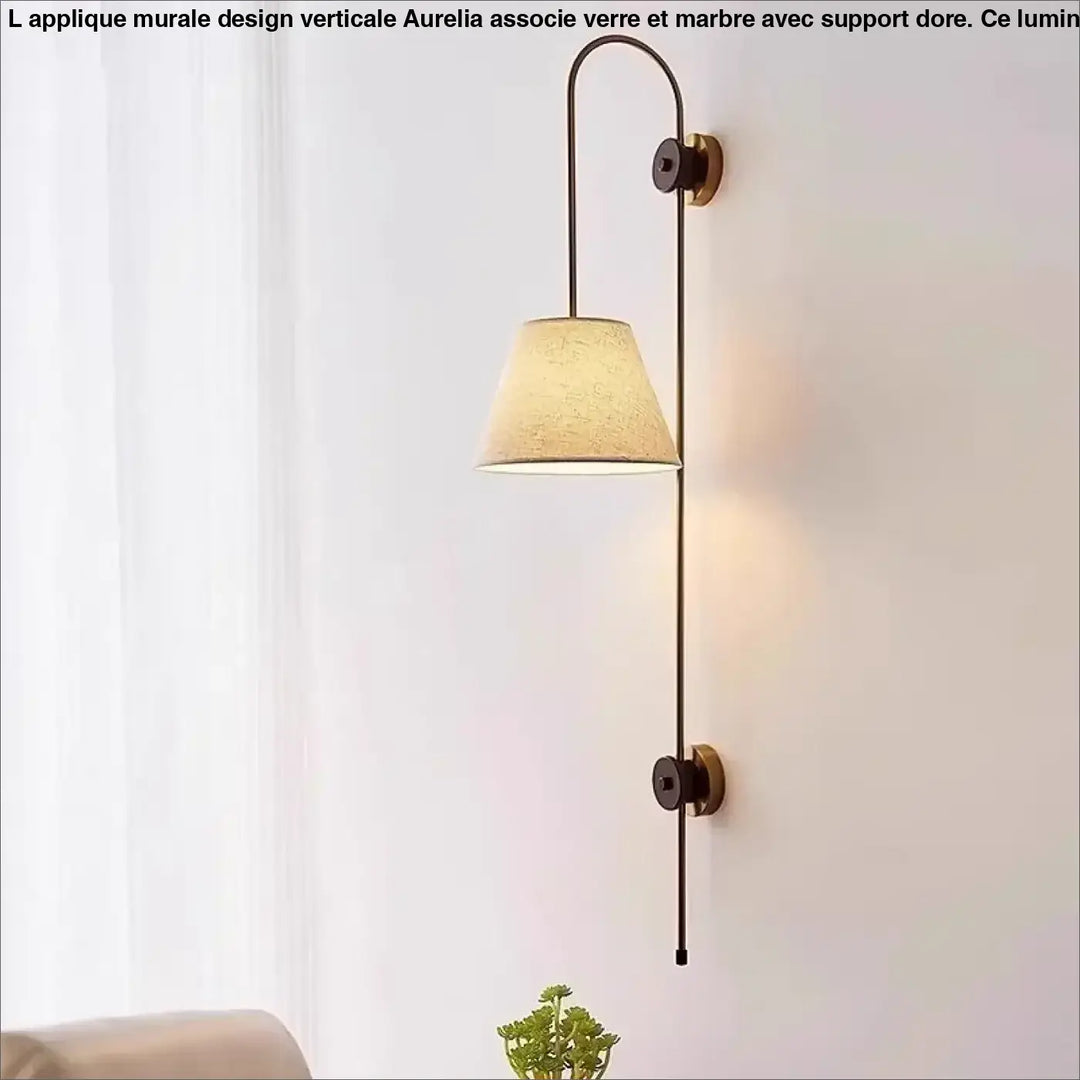 Applique Murale Design En Laiton Avec Abat Jour En Tissu

