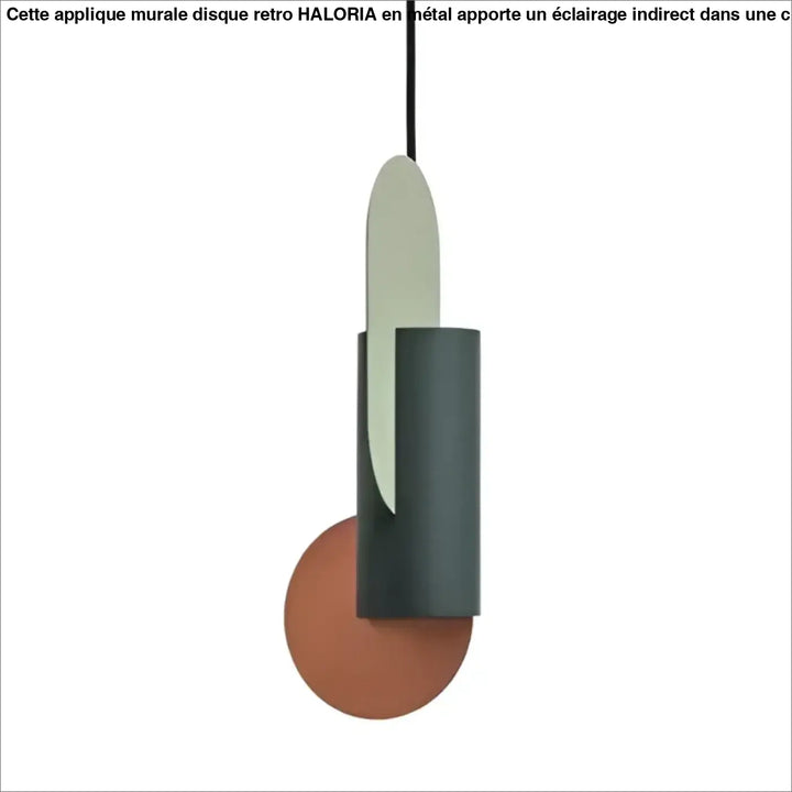Applique murale disque rétro haloria avec corps cylindrique vert foncé mat, panneau feuille sauge et base terracotta chaude
