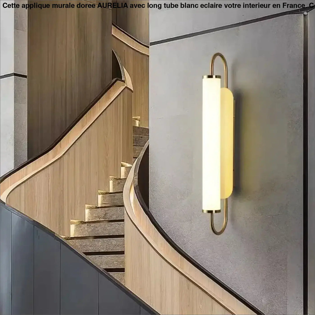 Applique Murale Dorée Avec Long Tube Blanc Pour Tête De Lit Élégante