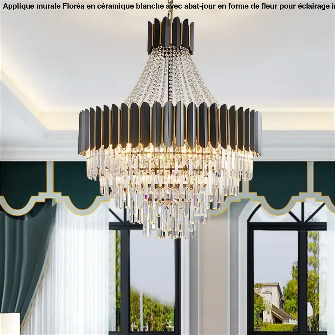 Applique murale en céramique avec abat jour en forme de fleur floréa et chandelier moderne noir et or avec cristaux près d’un miroir