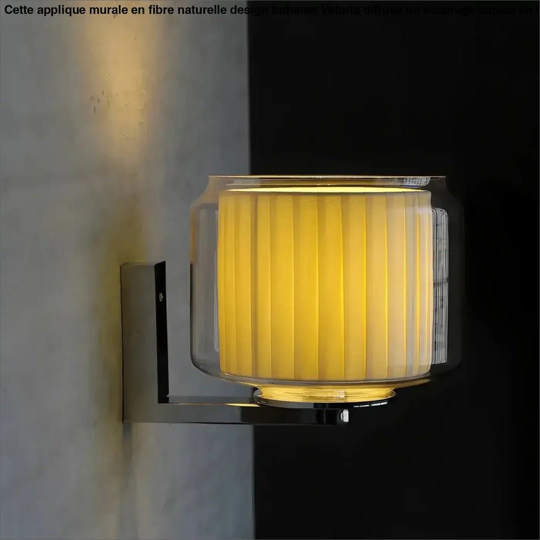 Applique murale naturelle design boheme avec abat-jour cylindrique jaune en verre nervuré encadré d’acrylique clair