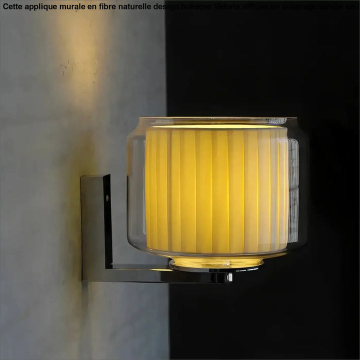 Applique murale naturelle design boheme avec abat-jour cylindrique jaune en verre nervuré encadré d’acrylique clair