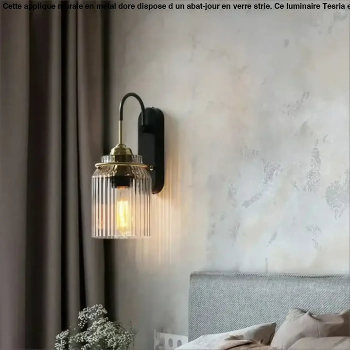 Applique murale industrielle en verre strié et métal pour déco loft