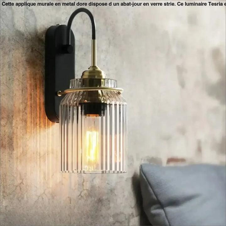 Applique murale industrielle en verre strié et métal pour déco loft