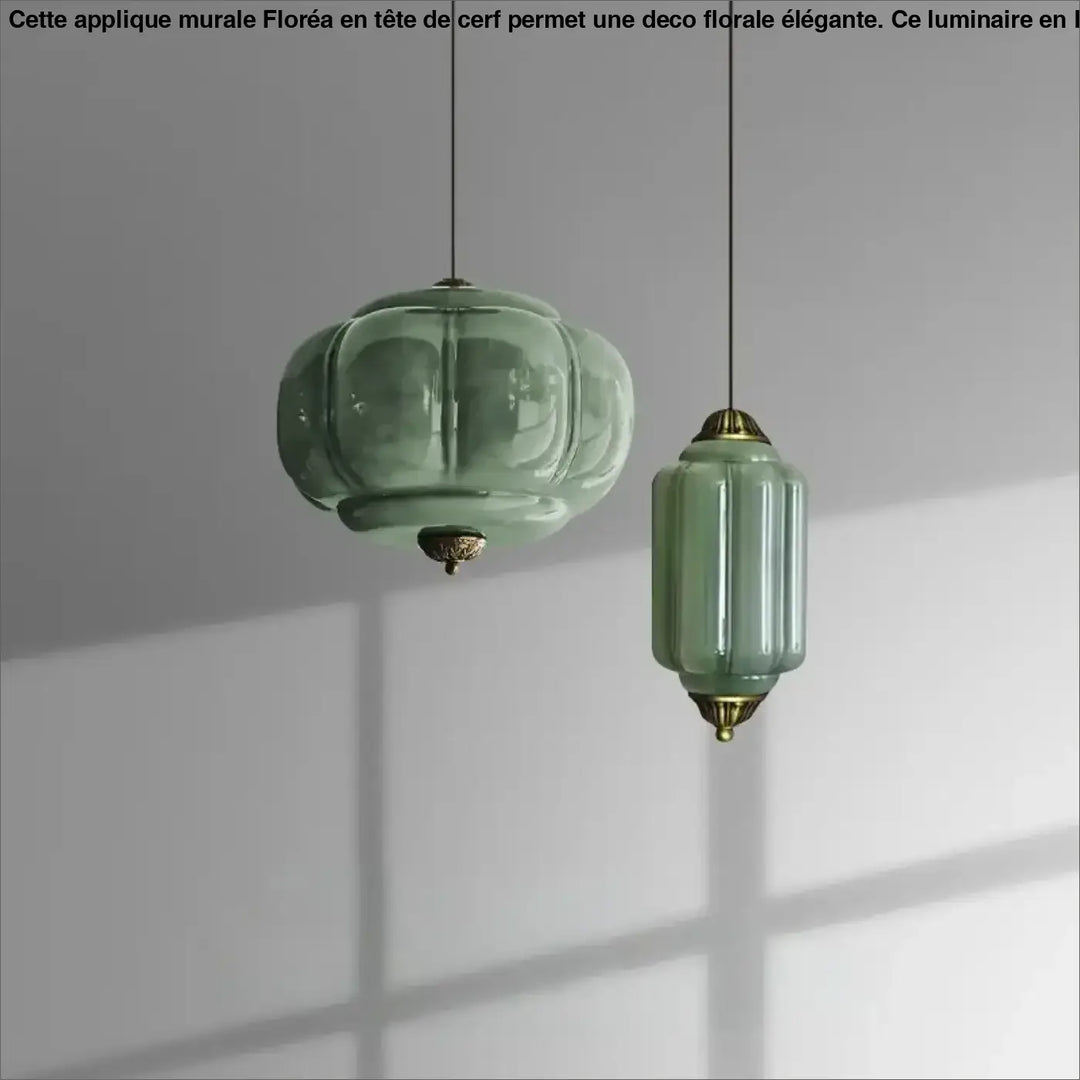 Suspension luminaire strior avec deux suspensions élégantes en verre jade vert et accents en laiton