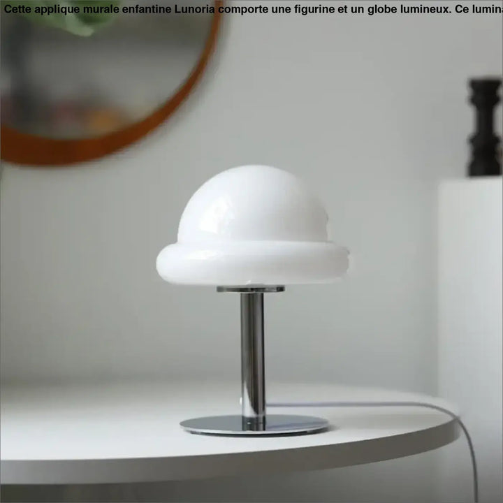 Lampe de table bombo avec abat-jour dôme blanc élégant et pied en chrome poli sont-elles incluses piles sont-elles