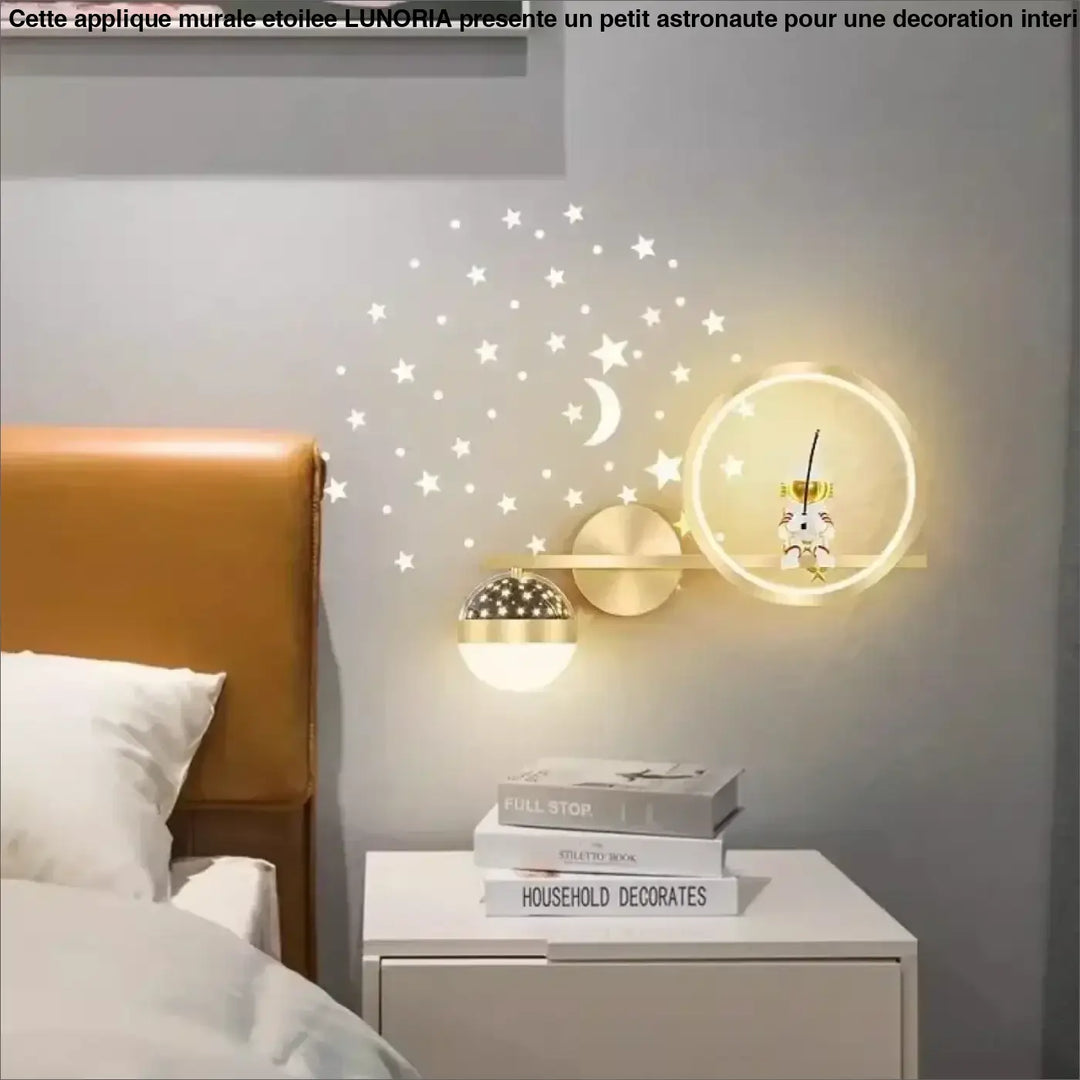 Applique murale etoilee gold-toned avec un globe lumineux et un petit astronaute design lunoria