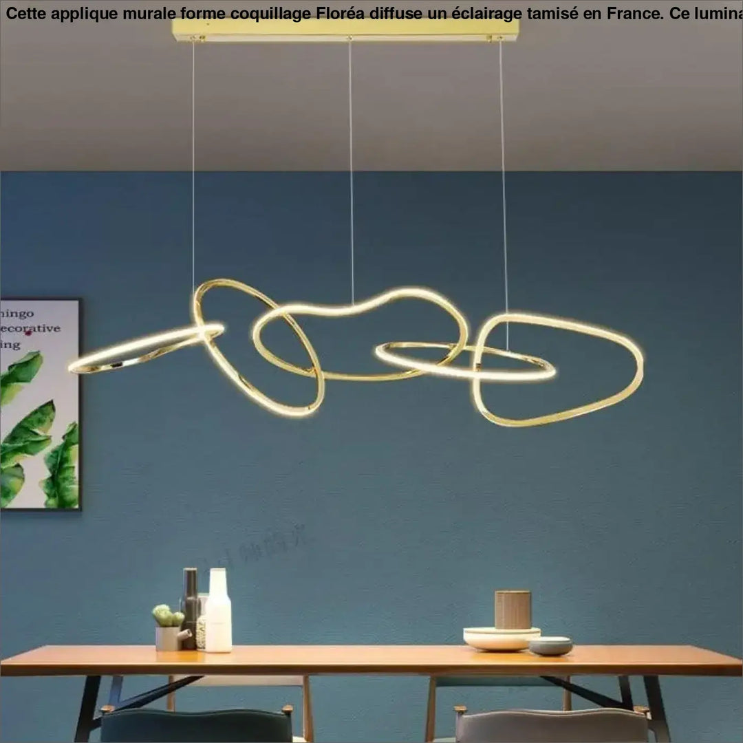Applique murale forme coquillage floréa en led moderne ton or avec anneaux circulaires entrelacés suspendus par cordons fins