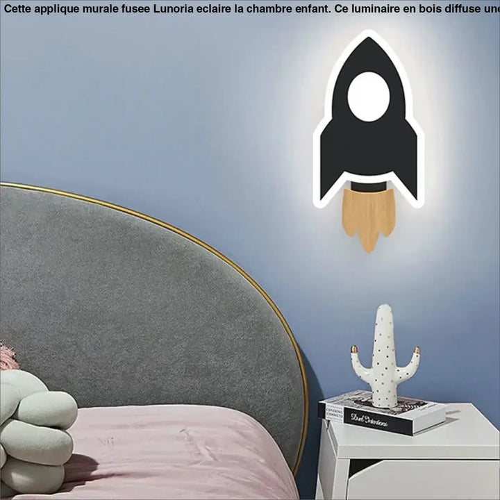 Applique murale fusee noire avec contour lumineux blanc et détail en bois flamme pour chambre enfant lunoria