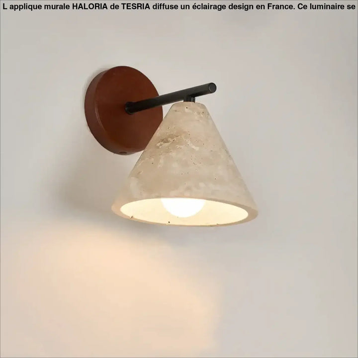 Applique murale design scandinave avec abat jour conique beige