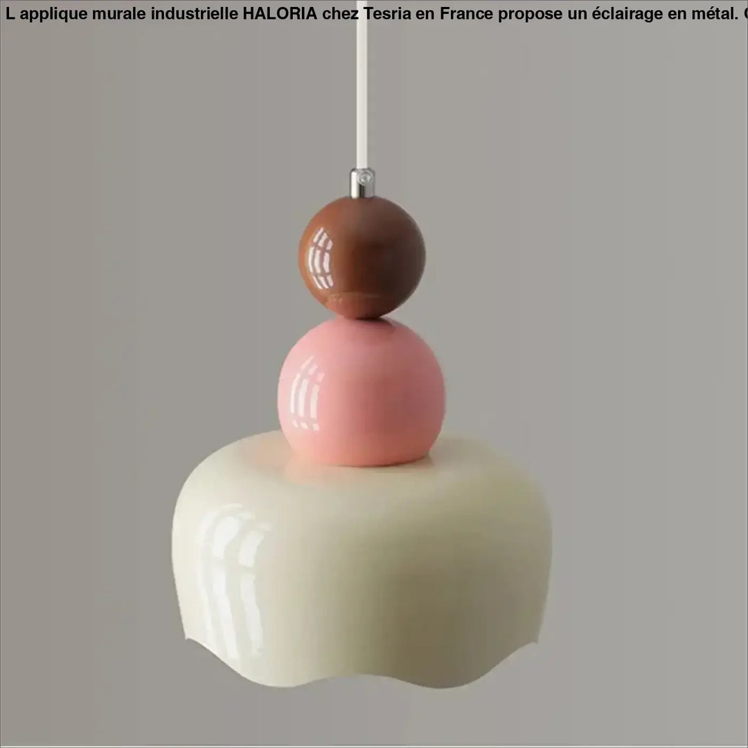 Suspension luminaire creme style nordique avec abat-jour pastel empilés crème rose et marron design macaron esthétique douce