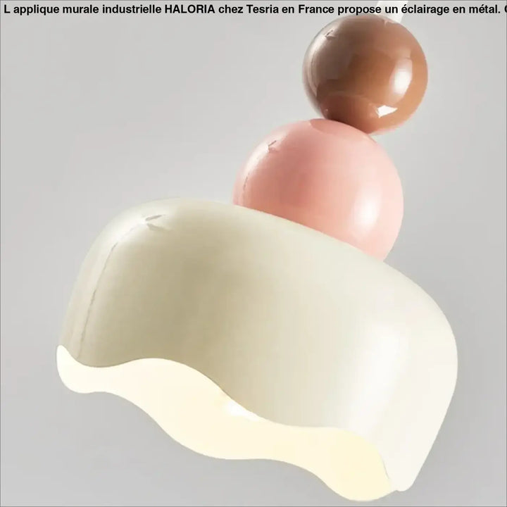 Suspension luminaire style nordique avec base blanche ondulée et sphères pastel brillantes rose et marron design macaron esthétique douce