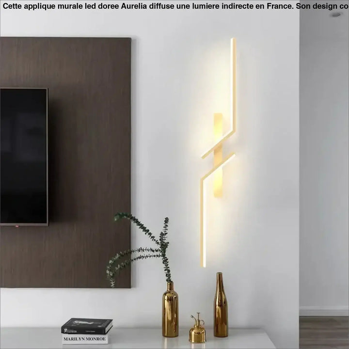 Applique Murale LED Dorée Au Design Courbé Moderne