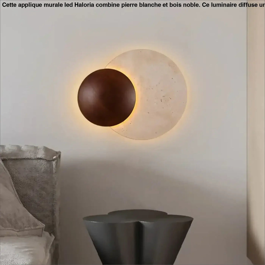 Applique murale LED en pierre blanche et bois noble

