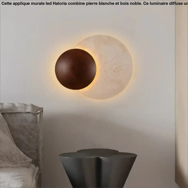 Applique murale LED en pierre blanche et bois noble


