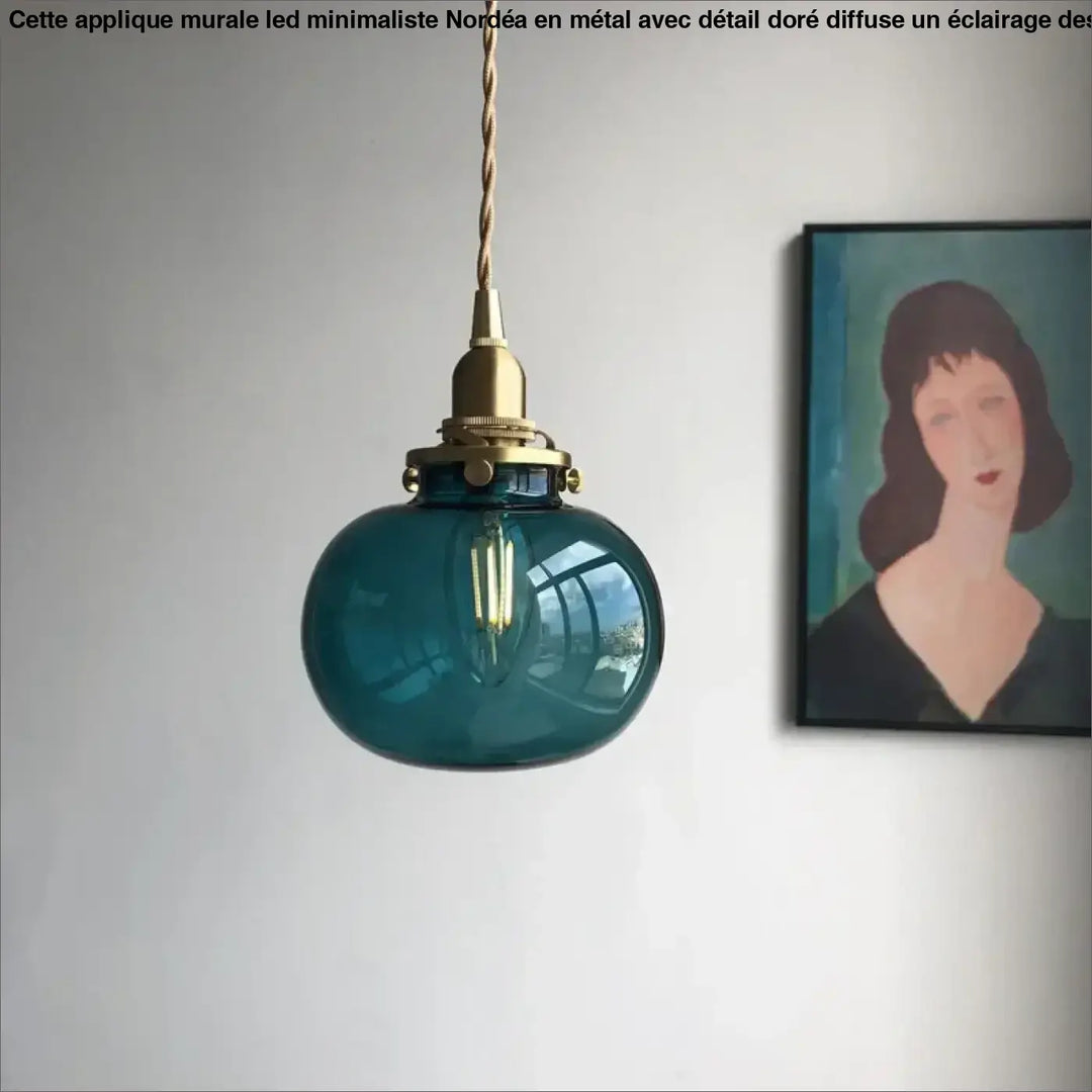 Suspension luminaire design verre et base dorée élégance moderne