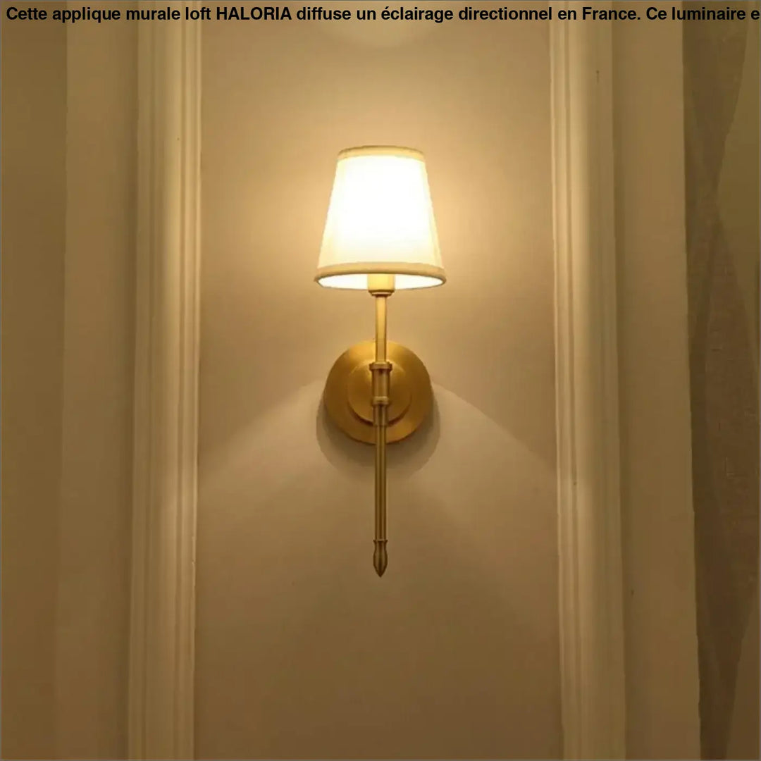 Applique murale loft haloria en laiton chaud avec abat-jour cylindrique en tissu écru pour un éclairage élégant