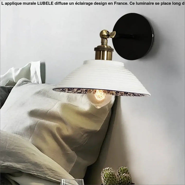 Applique vintage en céramique blanche et motif bleu style