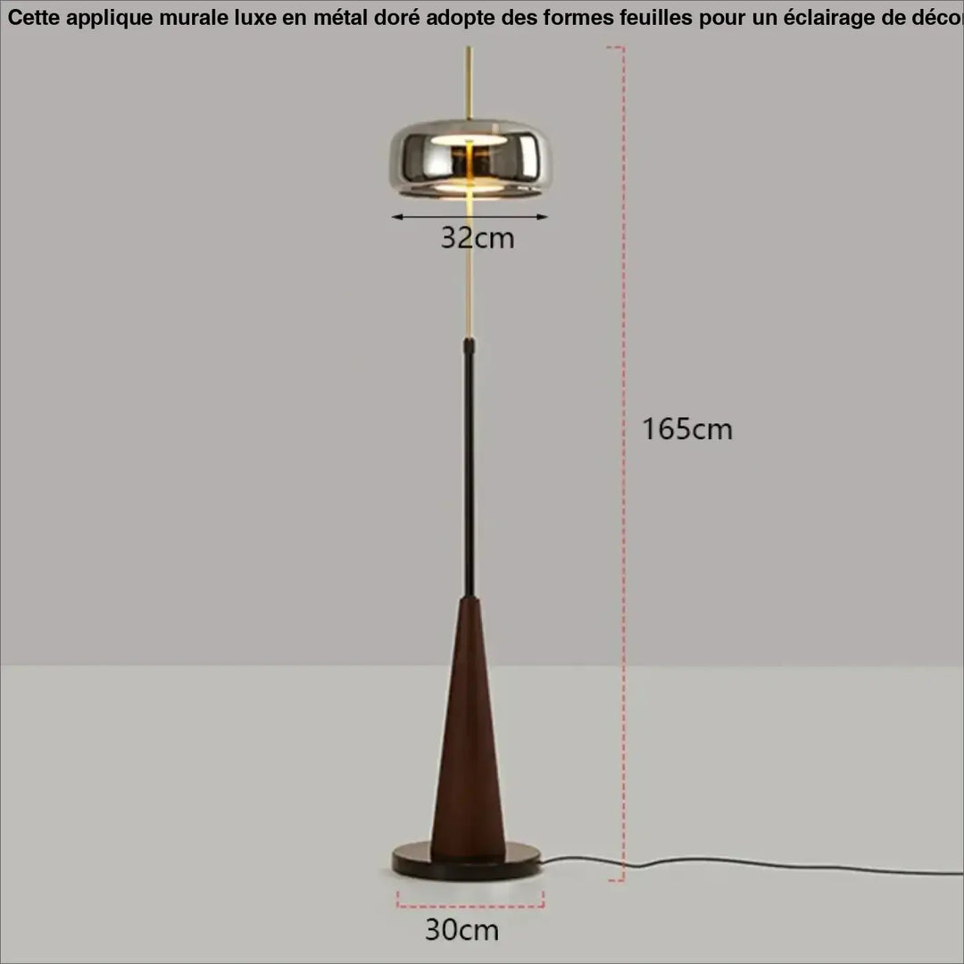Lampadaire design rétro en bois et abat jour chromé élégant