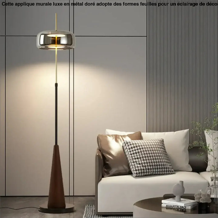 Lampadaire design rétro en bois et abat jour chromé élégant