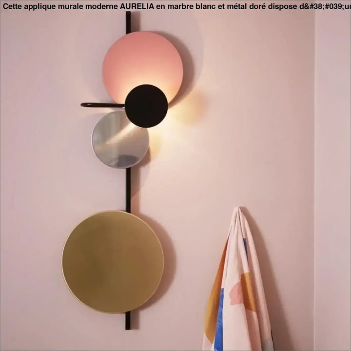 Applique murale pikso design aux formes géométriques avec abat-jours circulaires empilés en rose noir argenté et doré